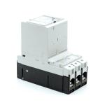 Circuit breaker with remote operator 