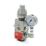 Material pressure regulator 
