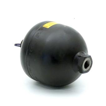 Pressure accumulator  