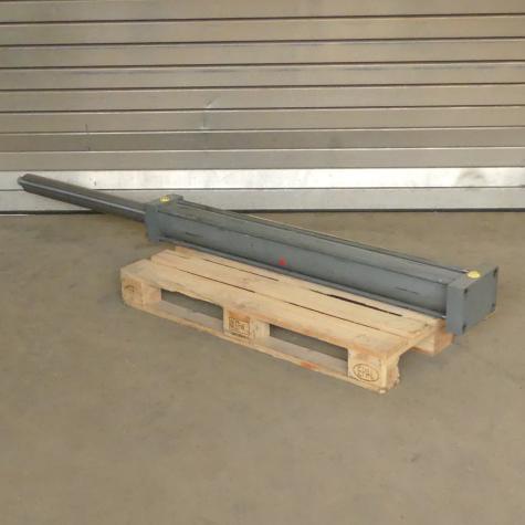 Hydraulic cylinder 567713/0 L45 New