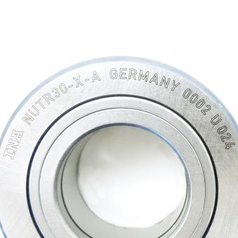 Support roller with axial guidance 