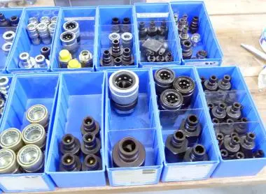 Hydraulic quick couplers 