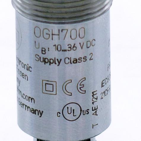 Retro-reflective sensor with background suppression  New