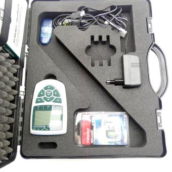 Universal measuring device and data logger 