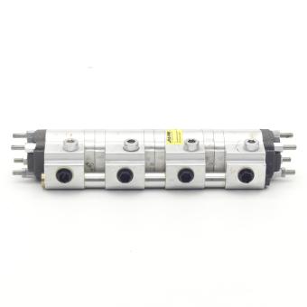Gear oil flow divider 