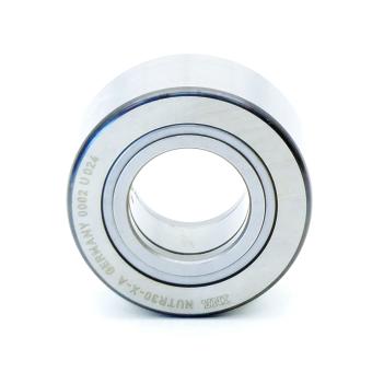 Support roller with axial guidance 