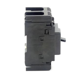 Circuit breaker 
