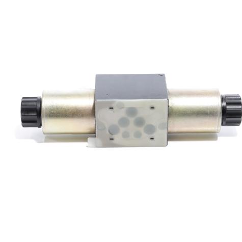 Hydraulic directional control valve  New open Box