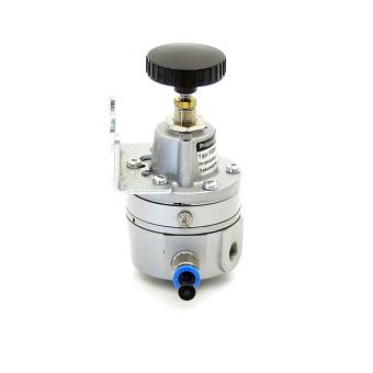 Precision pressure regulator 