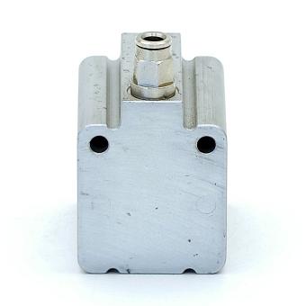 Pneumatic cylinder 