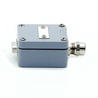 Connector with housing 
