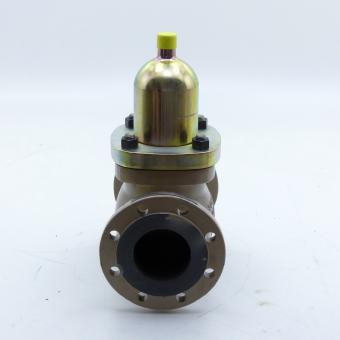 Globe valve balanced by a diaphragm 