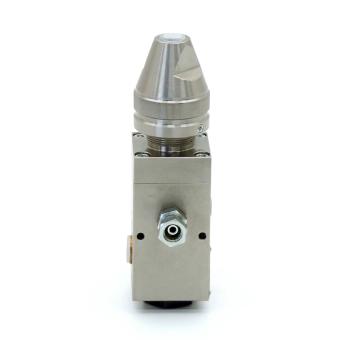 Material pressure regulator 