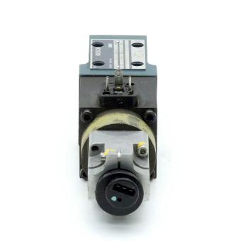 Hydraulic pressure control valve 