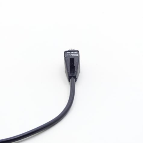 Kabel mit Stecker 30 V 5 A  
