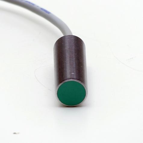 Sensor Induktiv NEB12-18GM50-E2-3M-Y Neu OVP