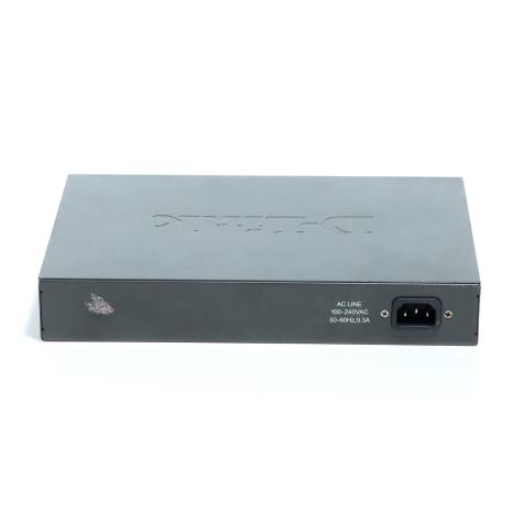 24-Port Fast Ethernet Switch DES-1024D Neuwertig