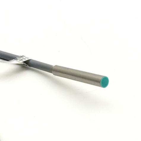 Induktiver Sensor NBB0,8-4M25-E0 