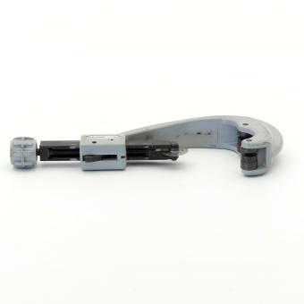 Plastic pipe cutter 