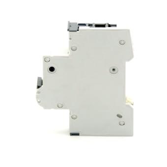 Circuit breaker 