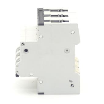 Circuit breaker 