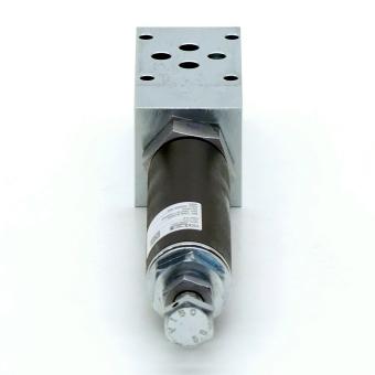 Pressure control valve with intermediate plate 