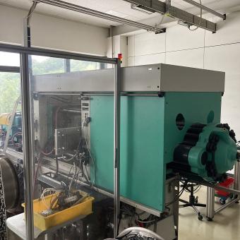 Plastic injection molding machine (C47001) 