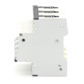 Circuit breaker 