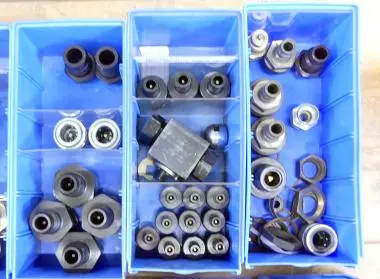 Hydraulic quick couplers 