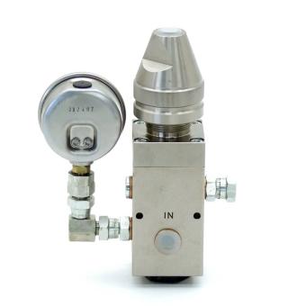 Material pressure regulator 