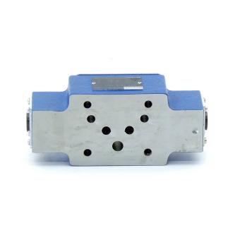 Throttle check valve  