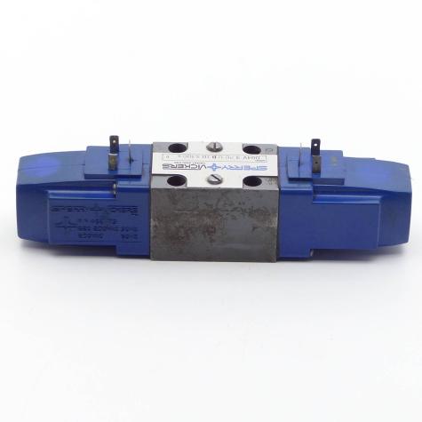 4/3 Wegeventil DG4V 32CUD10S300+D DG4V 3 2C U D10 S300+D Gebraucht