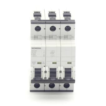 Circuit breaker 