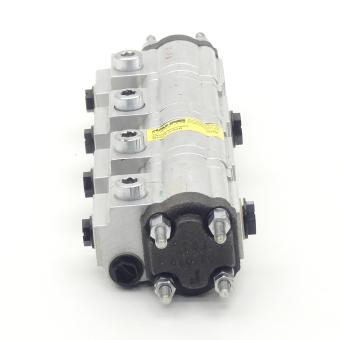 Gear oil flow divider 