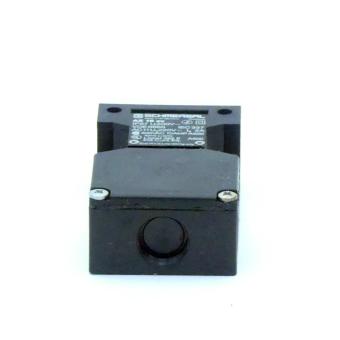 Safety interlock switch 