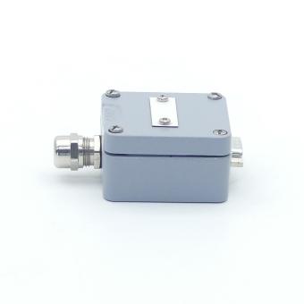 Connector with housing 