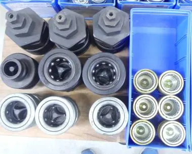 Hydraulic quick couplers 