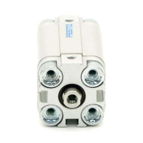 Pneumatic cylinder 156519 Used