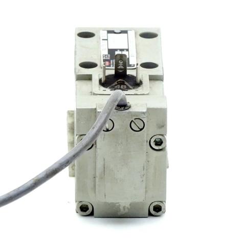 Directional valve 52 018 33 Used