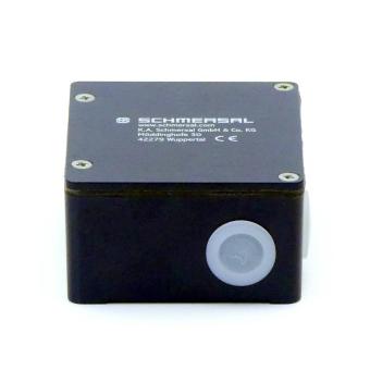 Magnet locking switch 