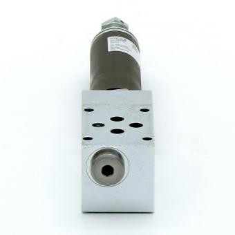 Pressure control valve with intermediate plate 