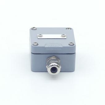 Connector with housing 