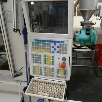 Kunststoffspritzguss-Maschine (C37005) 