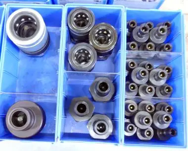Hydraulic quick couplers 