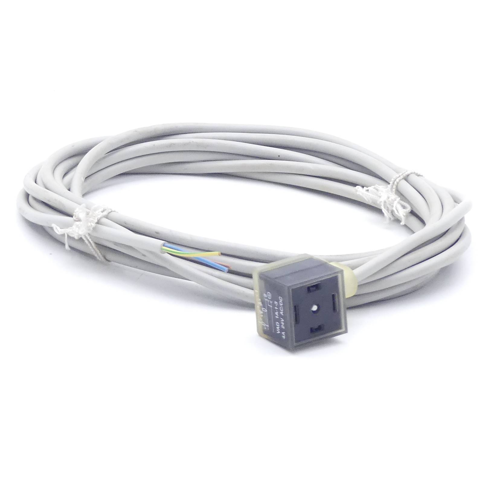 Valve connector with cable