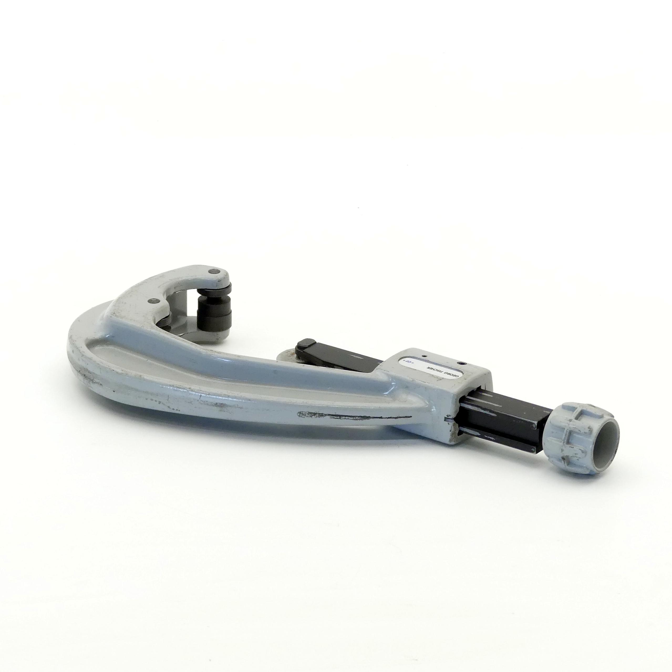 Plastic pipe cutter