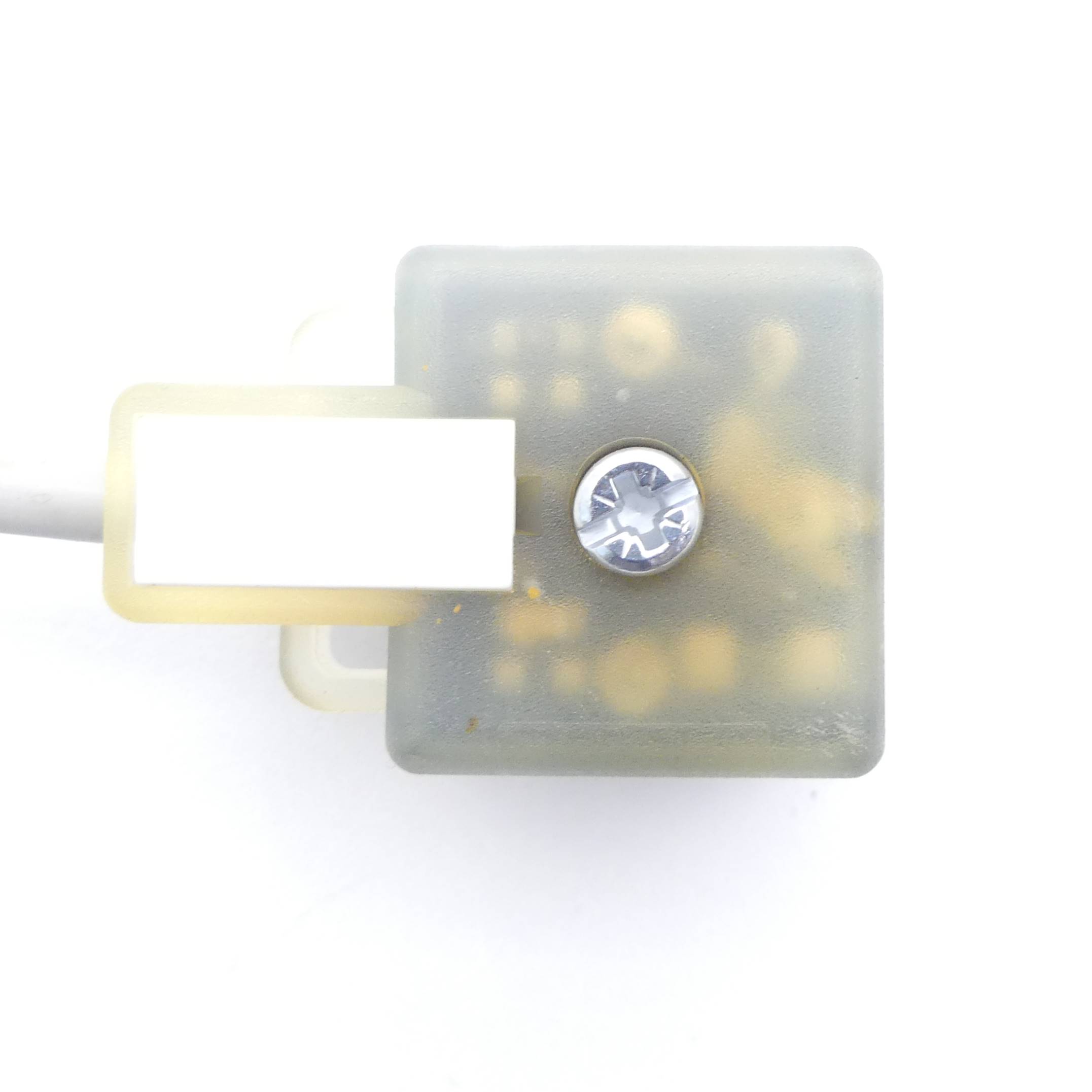 Valve connector with cable