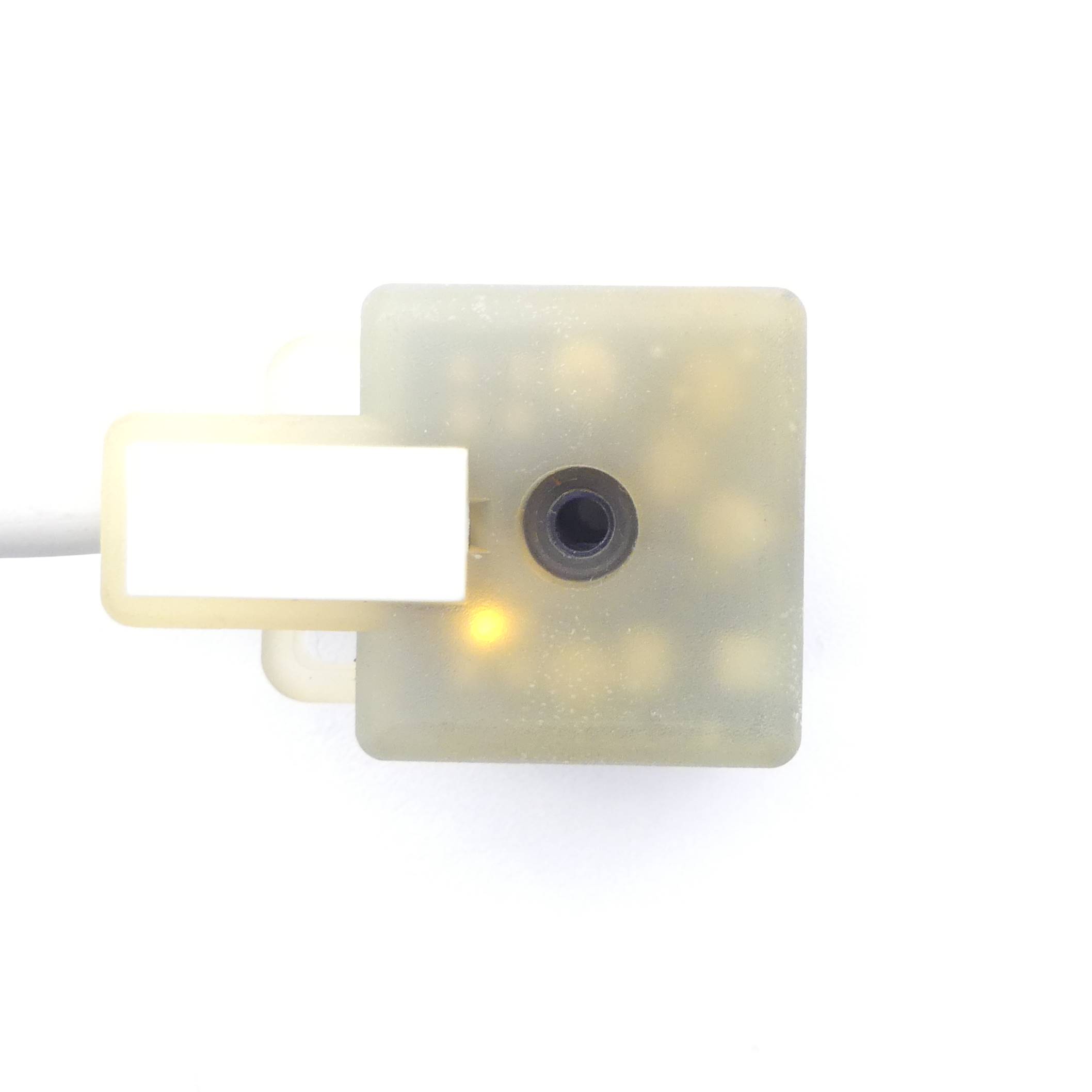 Valve connector with cable