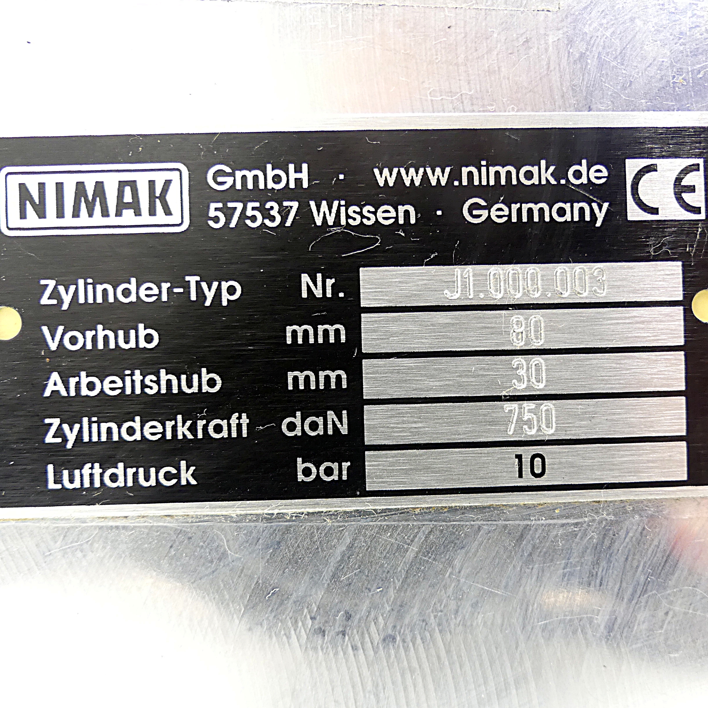 Pneumatic cylinder