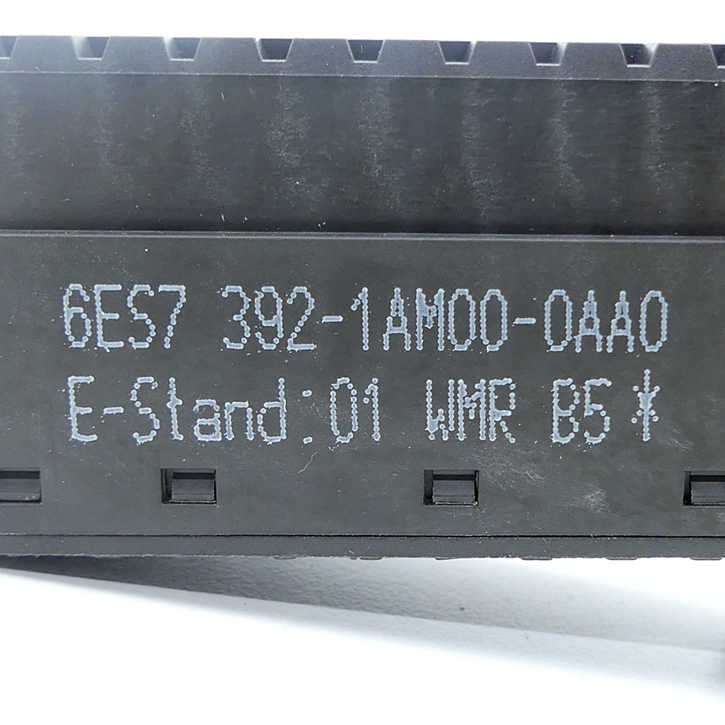Frontstecker mit Schraubkontakten